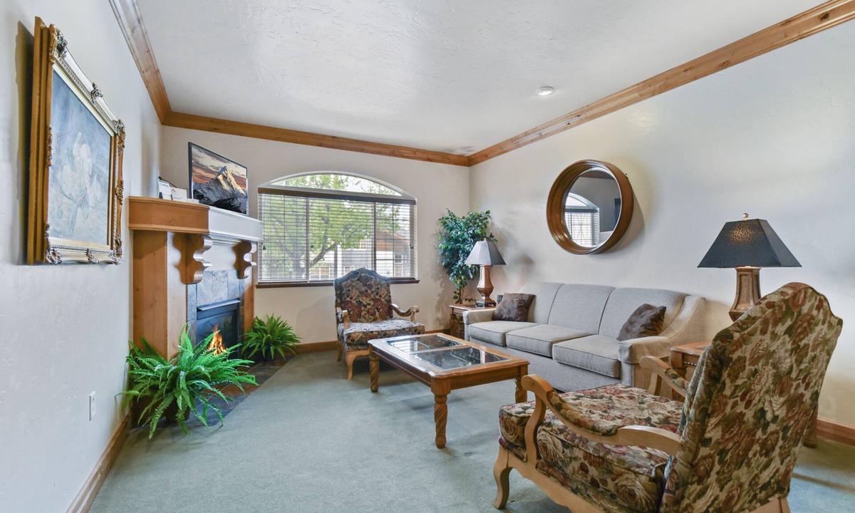Midway Villa | Family Getaway~Pool, Tubing, Skiing, & Ice Castles Villa 1065-2