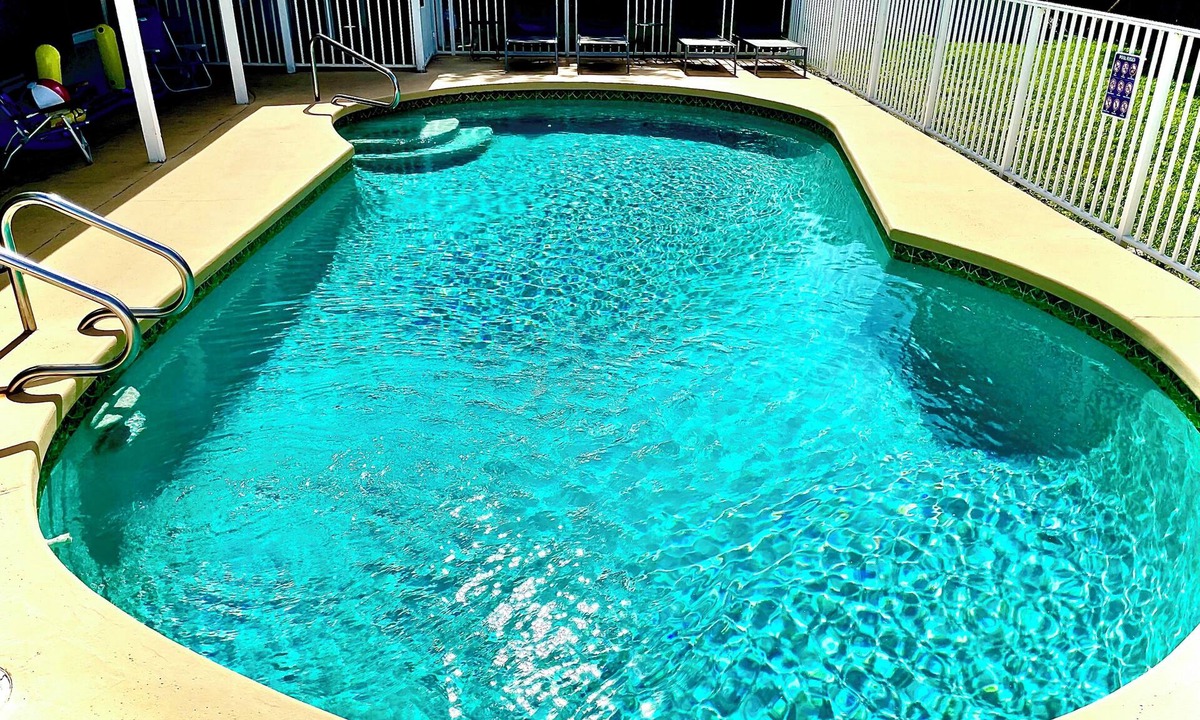 Pompano Isles House | FIFA WORLD CUP Miami, 3BR/2 Bath Entire House, Sleeps 8, Big Yard With Salt Pool