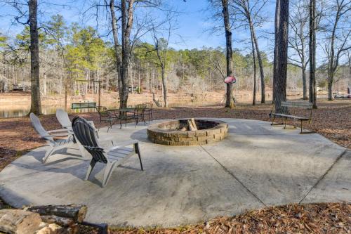 Howard House | Fish & Float! Flint River Retreat w/Pavilion