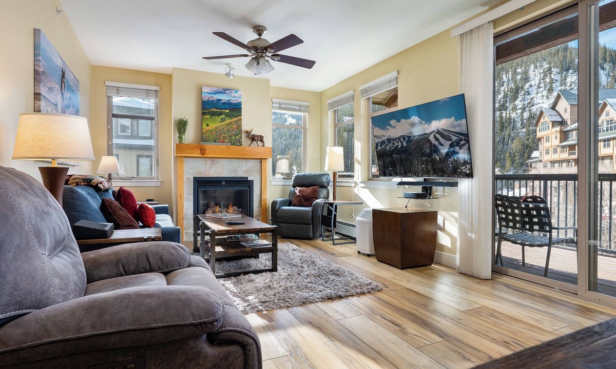 Winter Park Condo | Front Corner at Base: 3 King Beds, Deck, Views