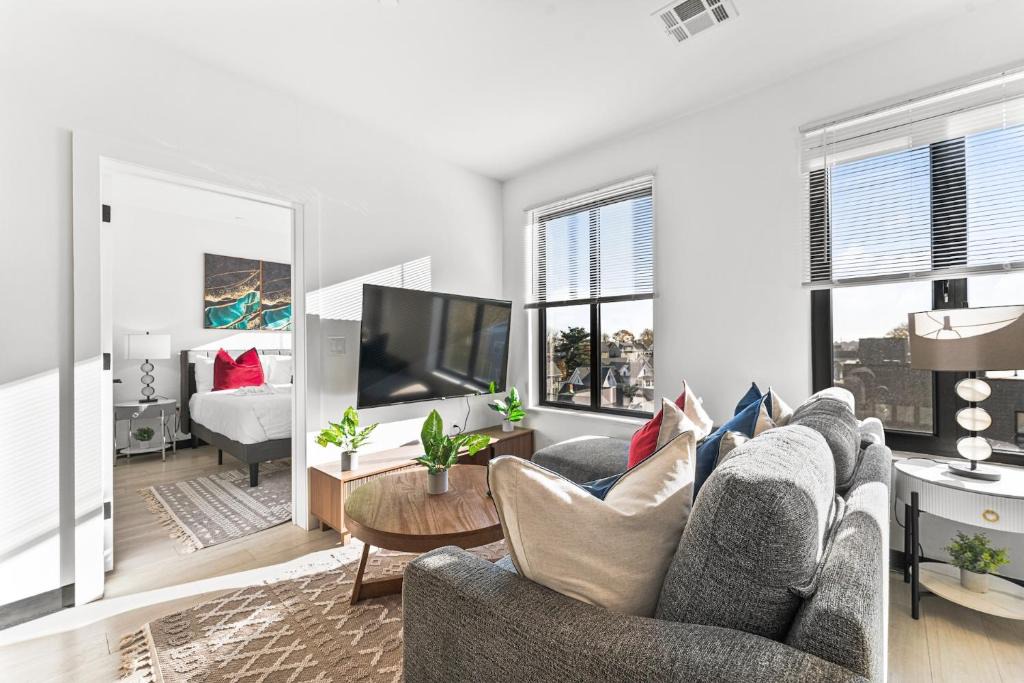 Everett Apartment | Furnished Luxury Apartment Close to Boston