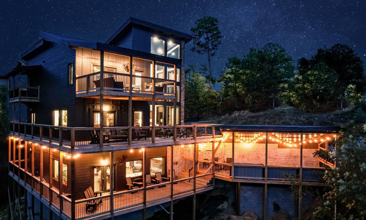 Chalet Village Ski Chalet | Gatlinburg Starry Night: Mtn Views, Pool (Spa), Games, Hot Tub, Wifi and more.