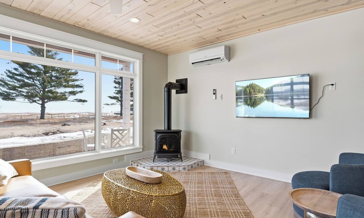 Garrison Condo | Gorgeous Main Floor 2BR on Mille Lacs