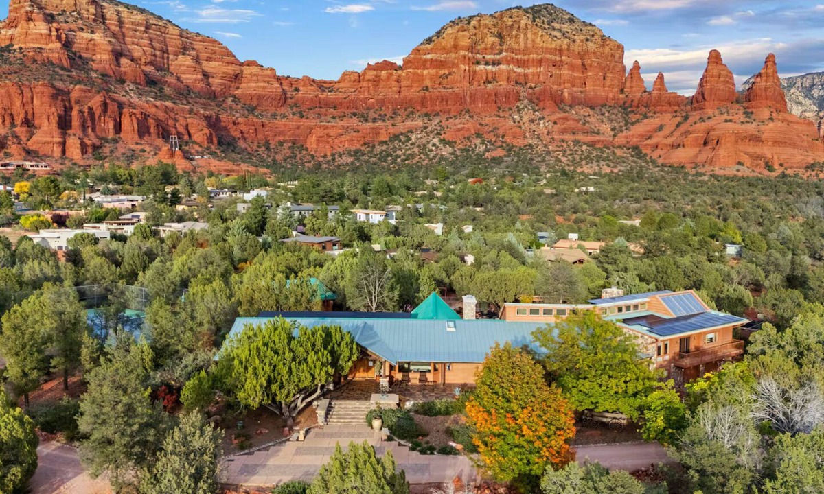 Sedona House | Grand Chapel Estate - Pool, Pickleball & Stunning Red Rock Views