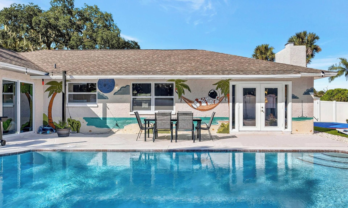 Rockledge House | Heated Pool -Pickleball-Near Beaches-Arcade-Minigolf-Pool Table