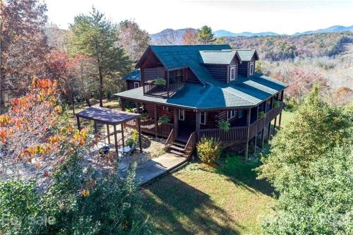 Rutherfordton House | Hillside Haven Cabin with Hot Tub in Rutherfordton, NC