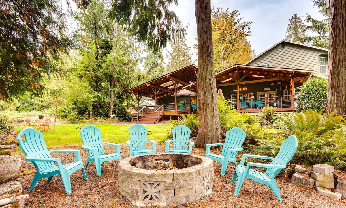 Maple Heights-Lake Desire House | Hot Tub & Fire Pit Access! Peaceful Renton Retreat