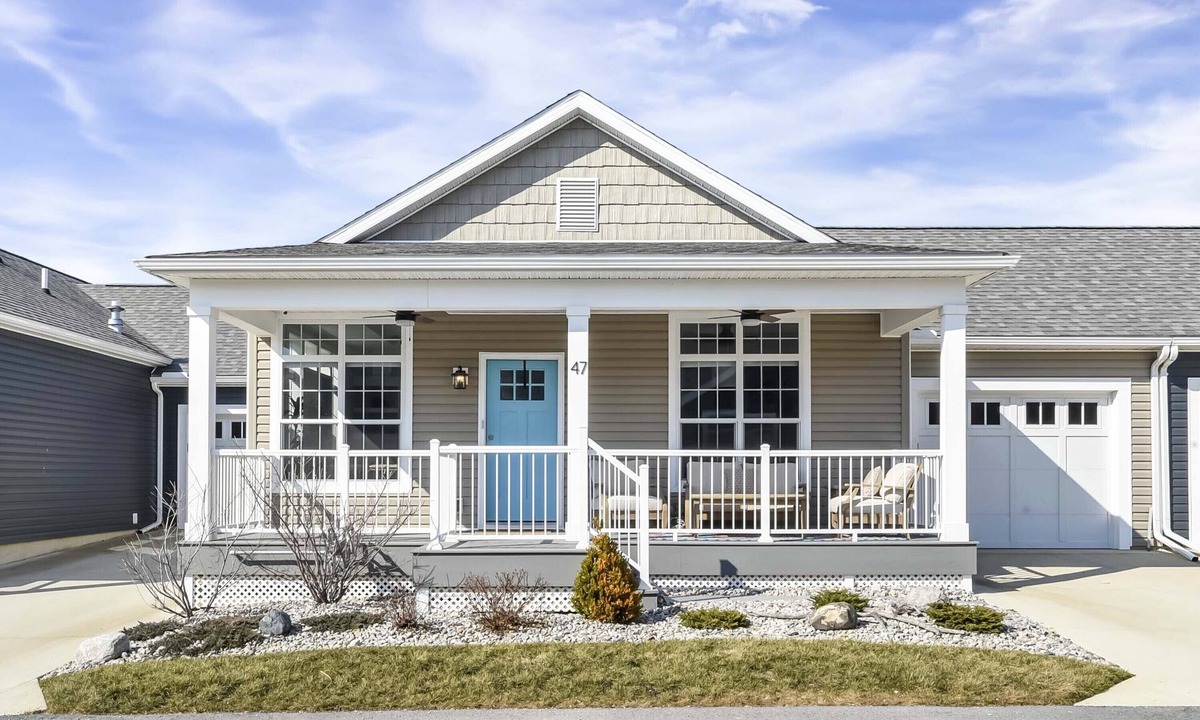Marblehead Villa | Inviting New Villa with pool in charming Lakeside Marblehead