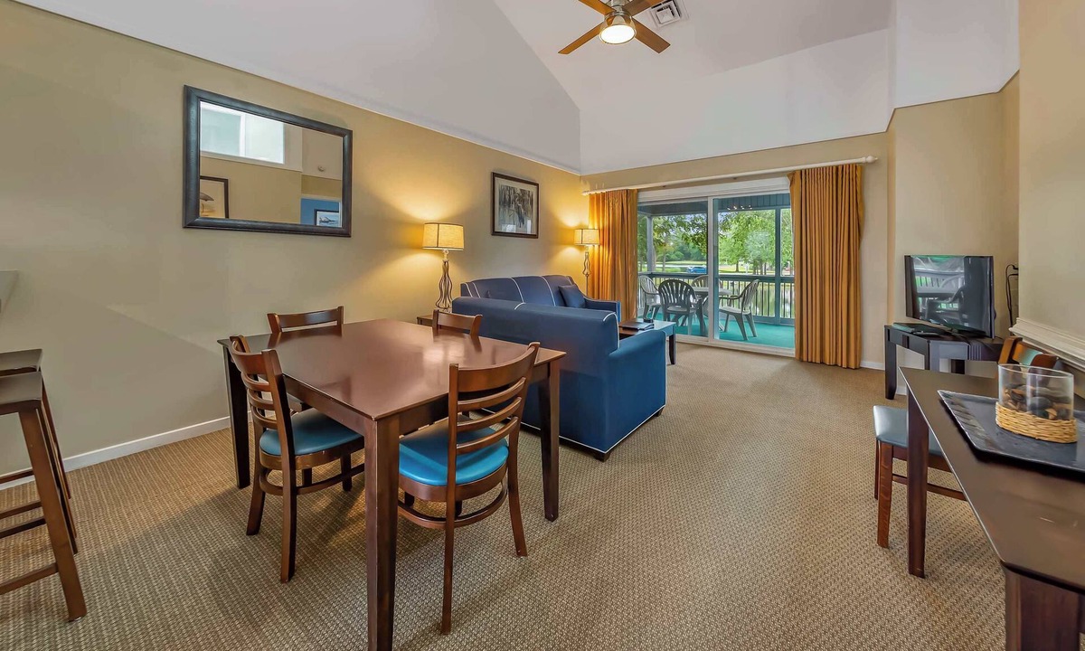 Fairfield Harbour Condo | Lakefront Condo with Indoor Pool, Hot Tub & Resort Access