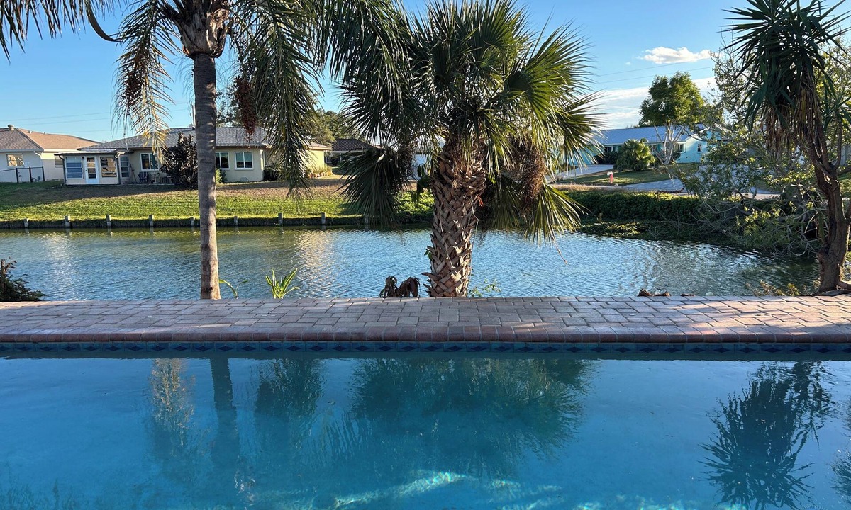 Venice Gardens House | Lakeside Retreat 3BD/2BA home with pool for a relaxing getaway