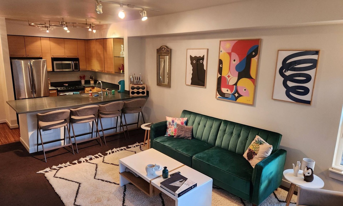 Broadway Condo | Large 1-bedroom in amazing Capitol Hill neighborhood with secure parking & dog+