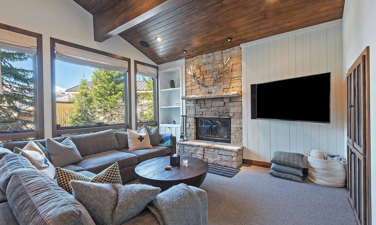 Deer Valley House | Large Modern Deer Valley Home by InvitedHome | Hot Tub, Pool Table, Views