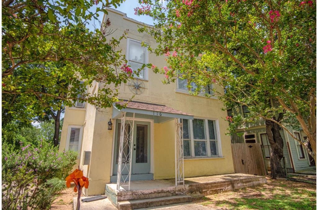 Southtown Apartment | Las Carolinas Cozy #2