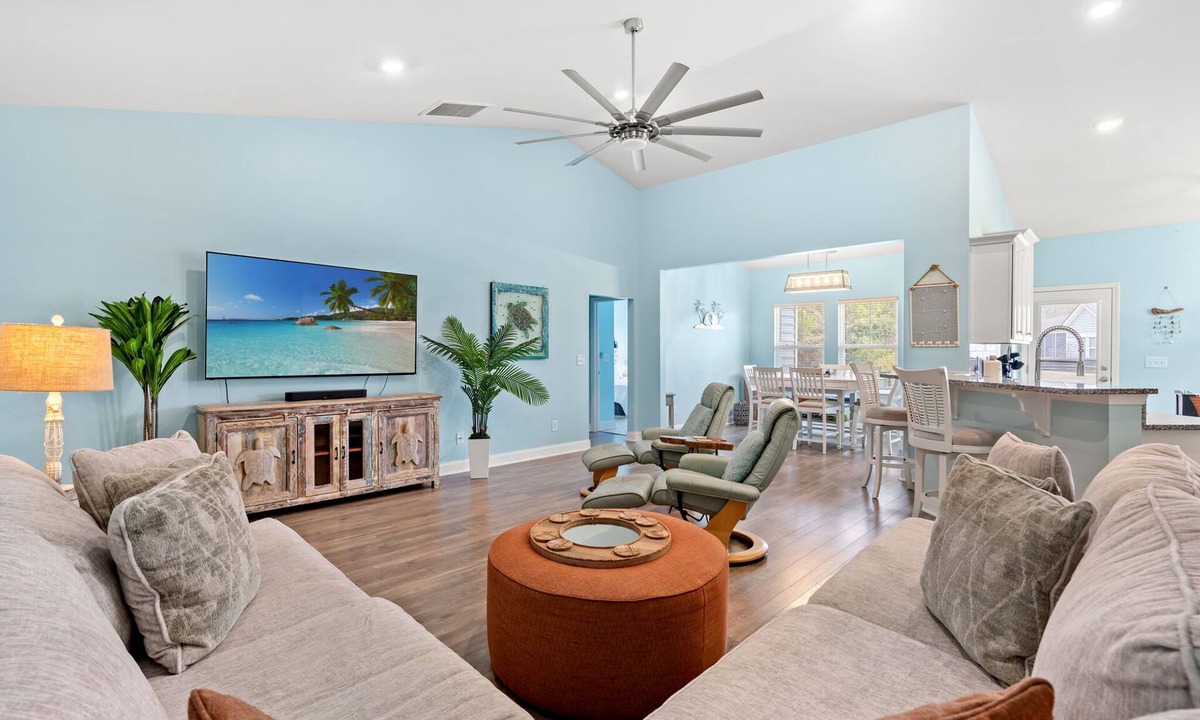 Red Hill House | Legends 3BR Home | Bunk Room + Games