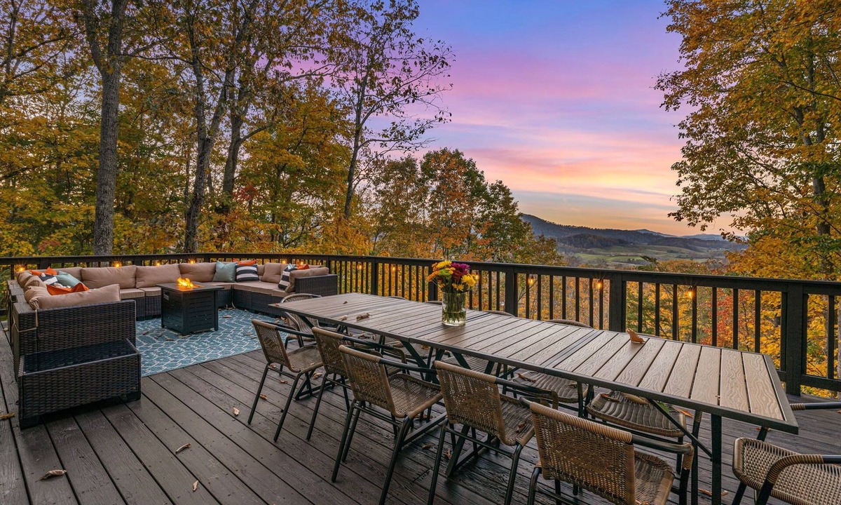 Leicester Cabin | Lodge w/Hot Tub, Theater & Views