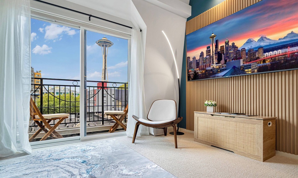 Belltown House | Loft Penthouse FIFA World Cup Walk to Lumen Field & Space Needle View