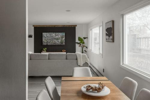 Downtown Anchorage Apartment | Luxe downtown paradise oasis 2br