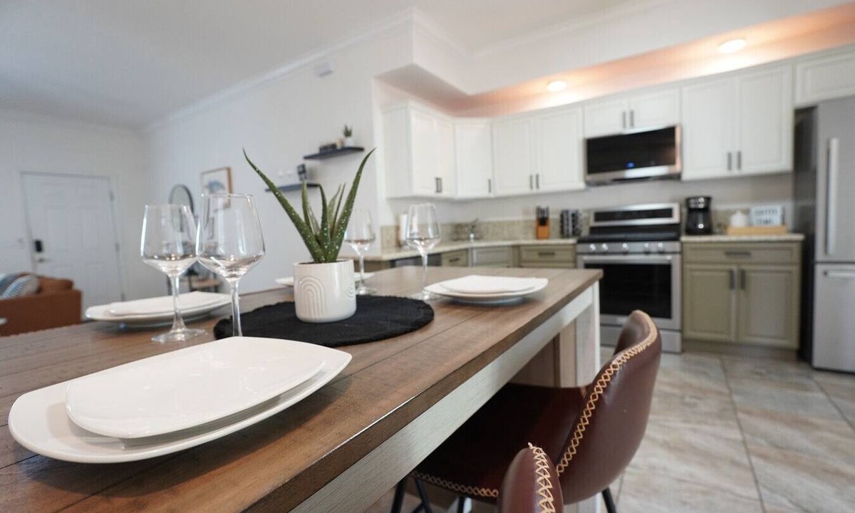 Crescent Beach Condo | Luxury 2BD 2BTH - Condo #5