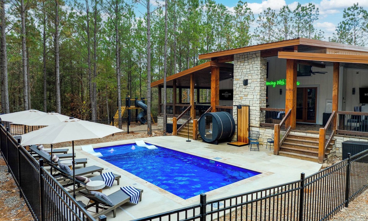 Hochatown Cabin | Luxury Broken Bow Cabin - Pool, Pickleball, Sauna, Mini Golf