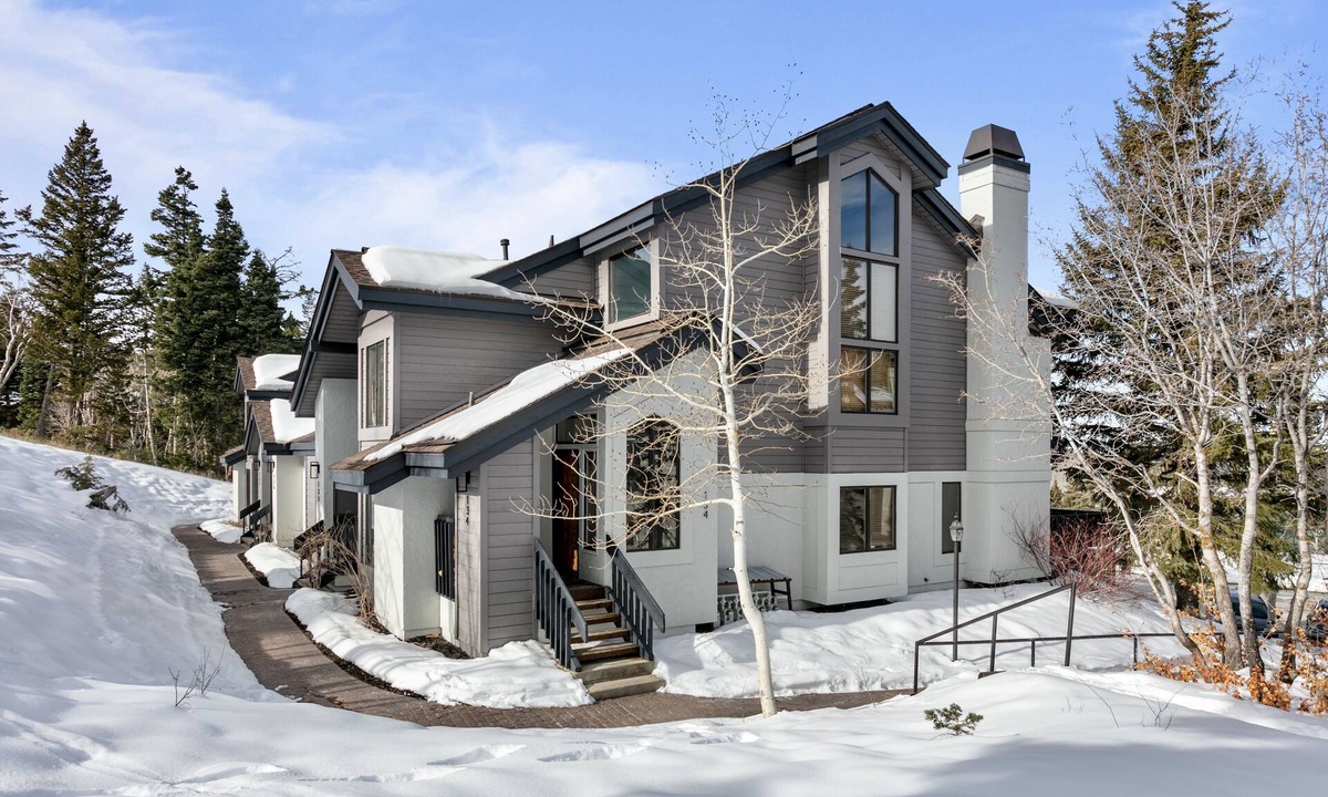 Deer Valley House | Luxury Deer Valley Ski-Out Family Chalet; Private Hot Tub, Fireplace, 5★ Reviews
