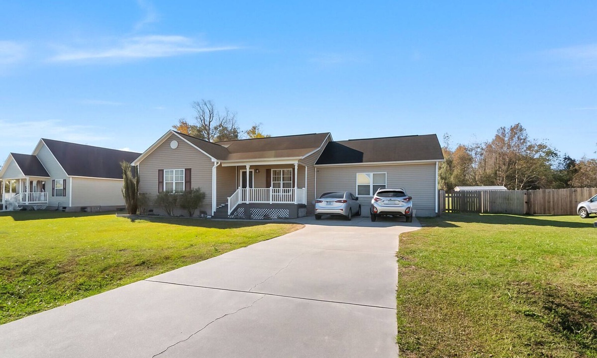 Richlands House | Luxury Executive Home 4BR/3BA 2 Master Suites Private .80 Acre Lot