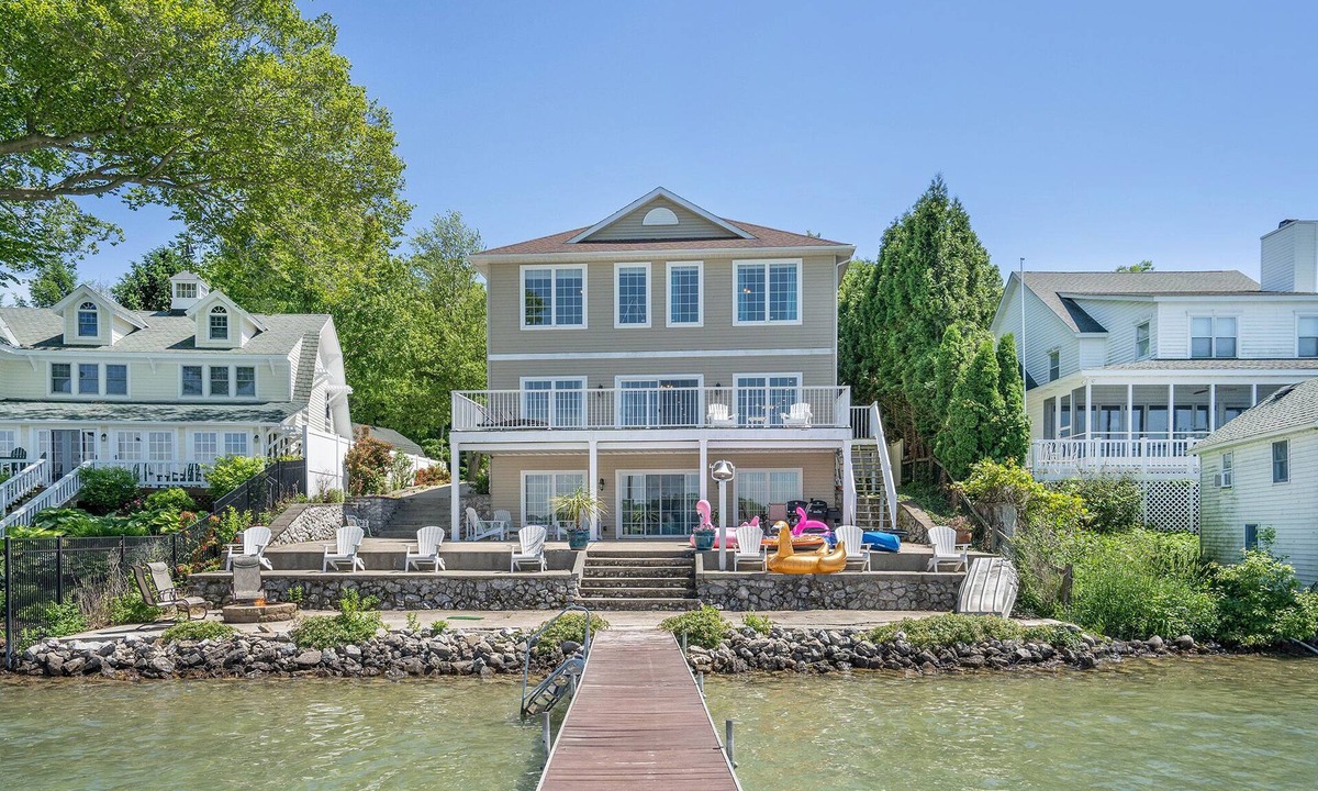 Cassopolis House | Luxury Modern Waterfront Lake House on beautiful Diamond Lake, Michigan!