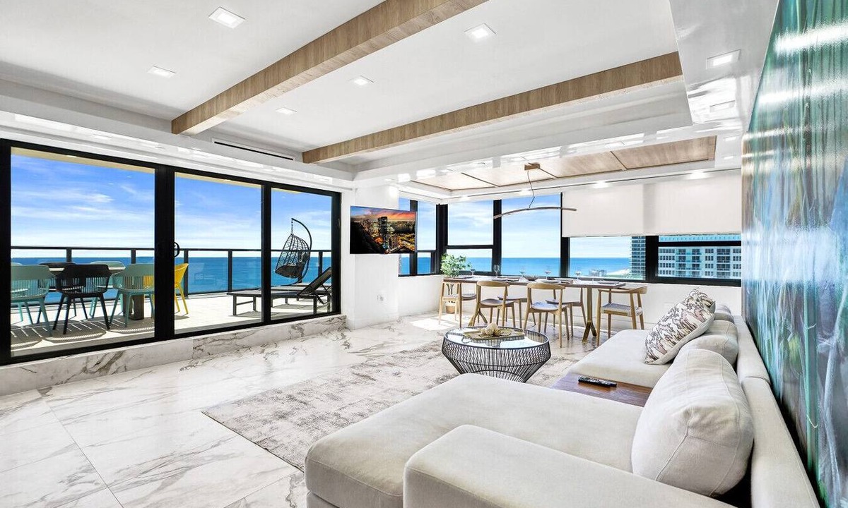 Mid Beach Apartment | Luxury Oceanfront Condo 2BR 2.5BA with 700Sqft Terrace, Sauna, Resort Amenities & Pools 1501