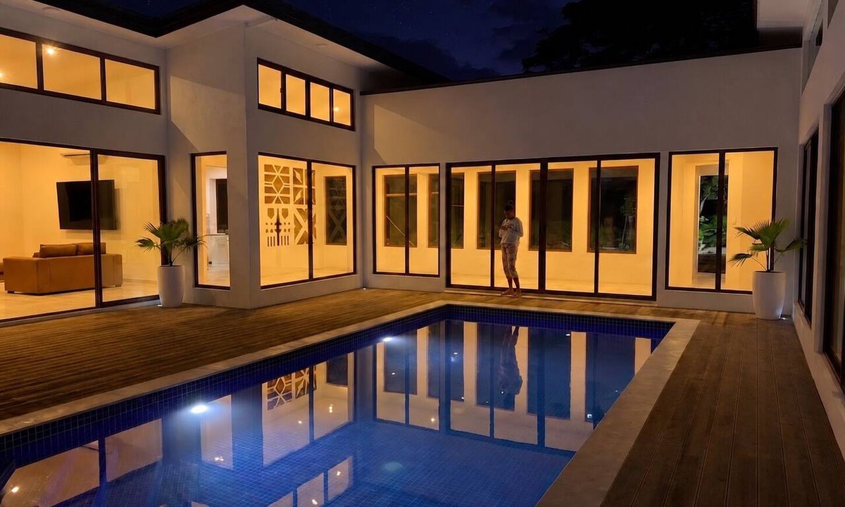 Lautoka Villa | Luxury Private Pool Villa - Sleeps 12 - Next to Love Island USA filming location