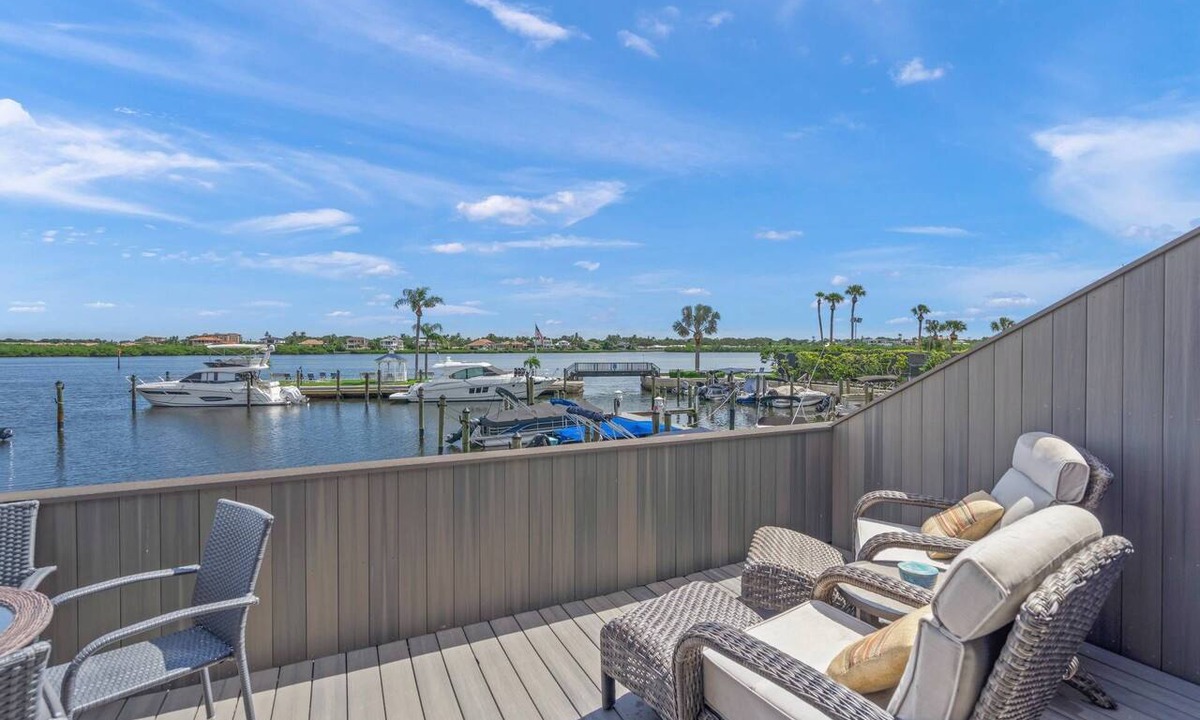 Siesta Key Condo | Luxury Waterfront Condo w/Lanai & Bay Views | Close to Beach & Steps to Heated Pools