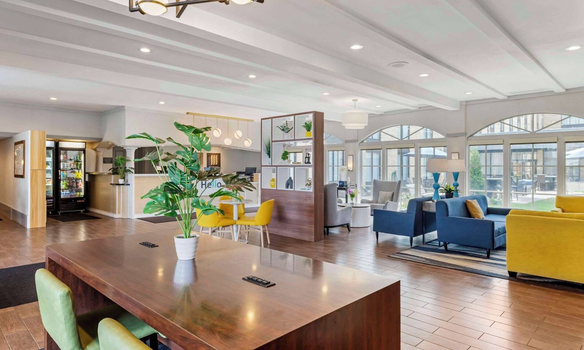 East Bloomington Hotel | MainStay Suites MSP Airport - Mall of America
