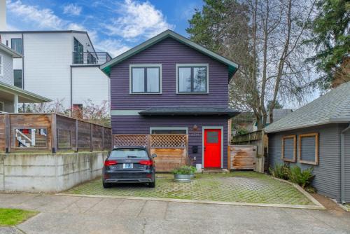 West Woodland House | Modern 2BR Laneway Home - Workspace and EV Parking