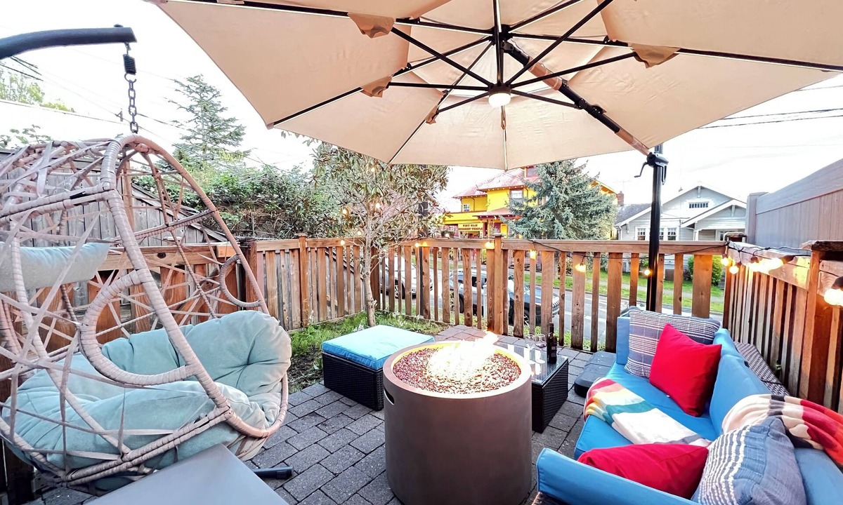 Atlantic House | Modern 2BR w Fire Pit & BBQ - Perfect for Families, Travel Nurses & Corp Housing