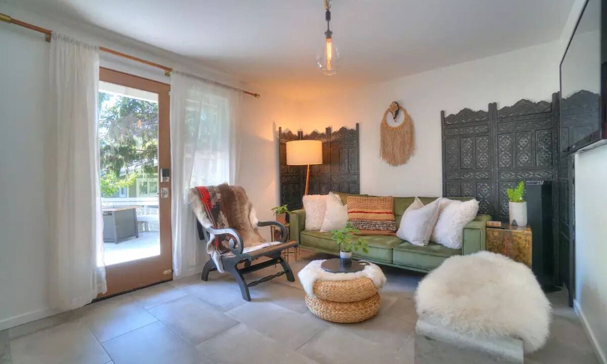 Ravenna Apartment | Modern comfort, remodeled, A/C, free parking