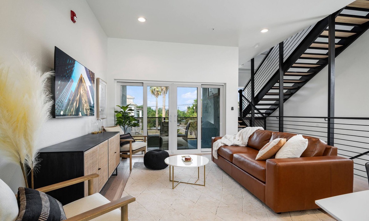 Tobin Hill House | Modern & Gorgeous Rooftop City Views & Close to the Best of Everything in SA!