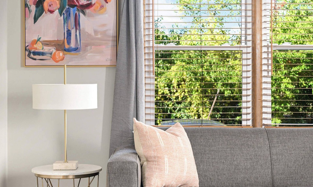 Kenny Apartment | Modern Pet-Friendly Kenny 1 bedroom # 1 Private Renovated Garage Wi-Fi