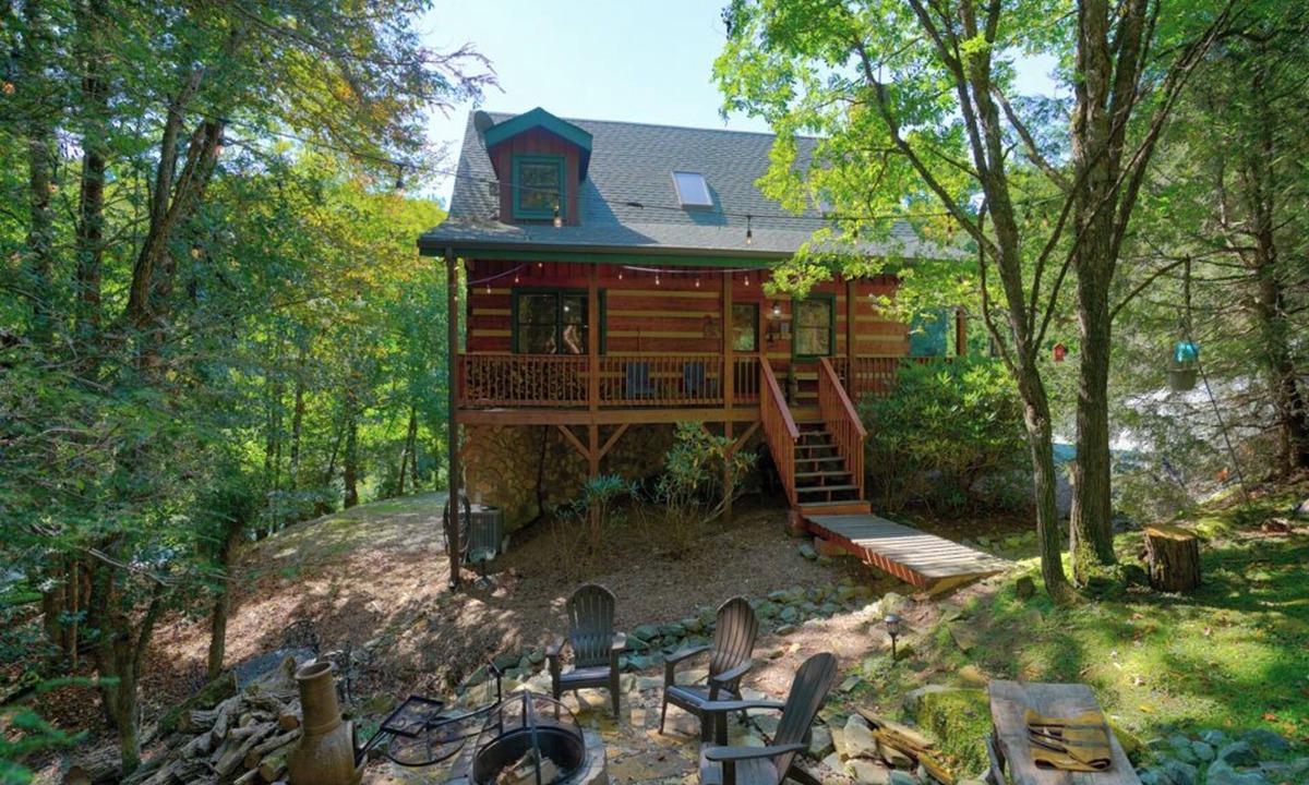 Seven Devils Cabin | Mont Blanc- Log Cabin, EV Charger, Pet Friendly, Pool table, A/C, Fire-Pit, Gas