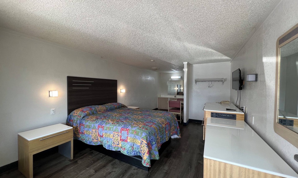 Latonia Hotel | Motel Beechmont