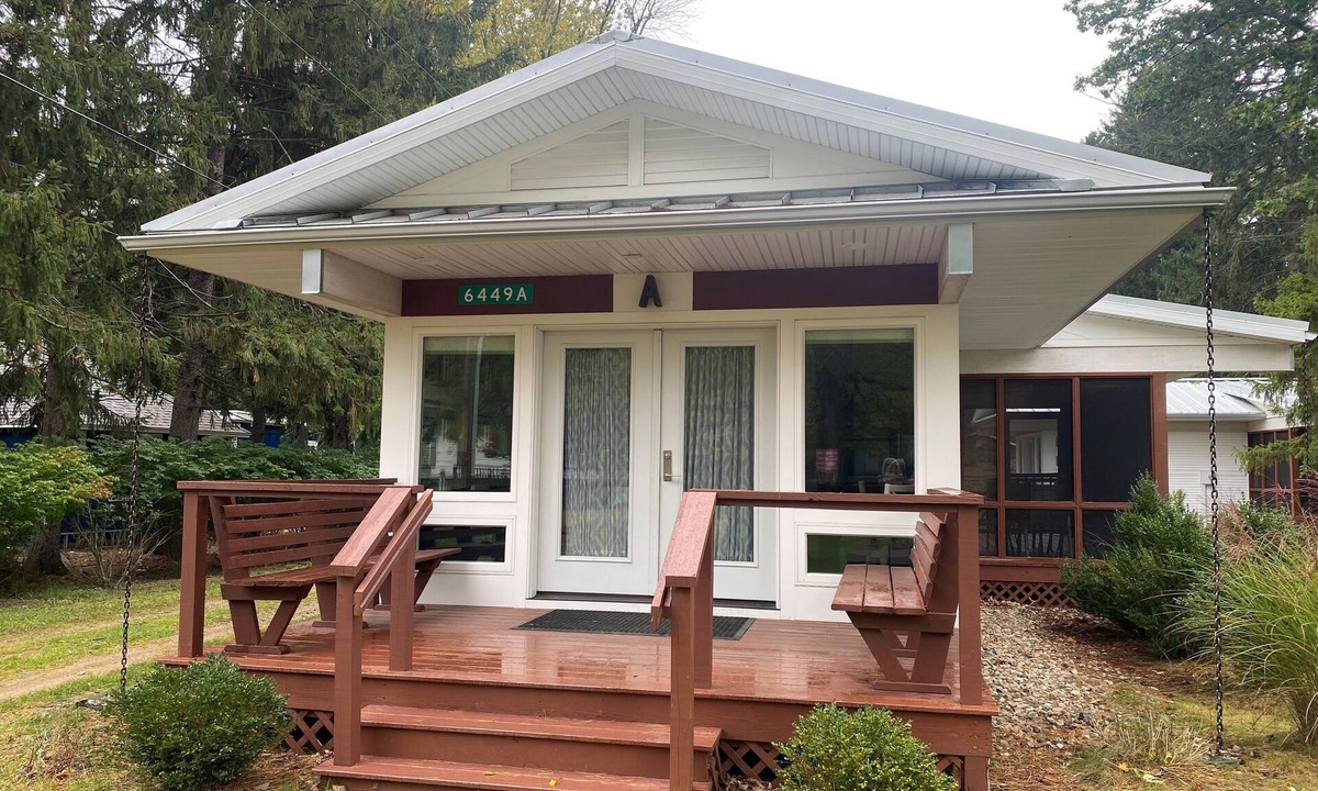 Shorewood-Tower Hills-Harbert Cottage | New cottage in the Harbor Country of Lake Michigan