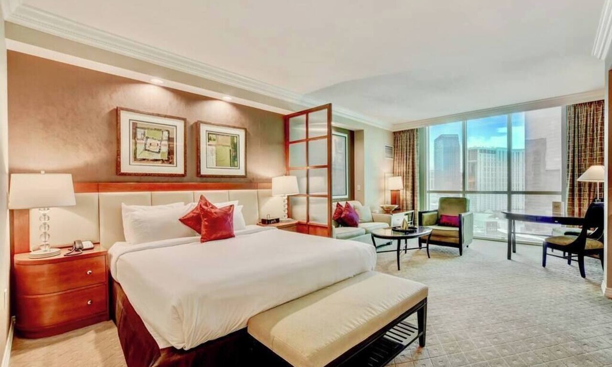 Las Vegas Condo | No Resort Fee | Strip Views, Pools & Parking