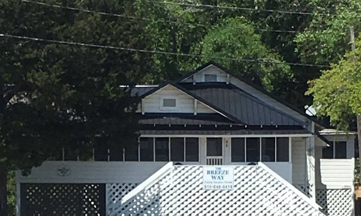 Ocean Drive Cottage | Nostalgic Cottage-Best Porch View in OD! Steps to the Beach & Main Street