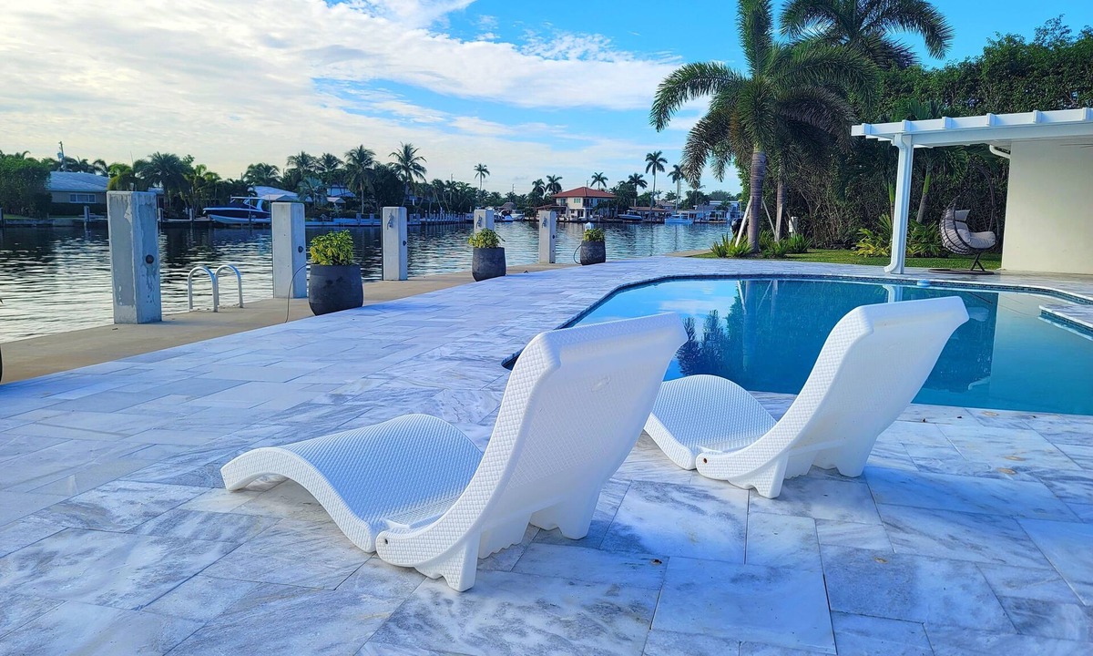 Garden Isles House | Ocean Breeze Waterfront Villa The Best View & Heated Pool on Canal