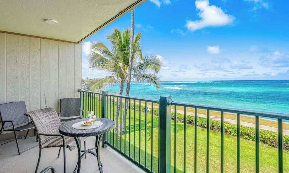 Kapaa Condo | Oceanfront Kapaa Home with Shared Pool, Hot Tub & Private Lanai