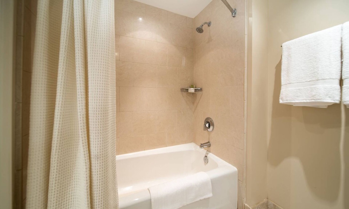 Honokowai Hotel | Oceanfront Maui Stay: 1 Bedroom Mountain View at Honua Kai Resort & Spa