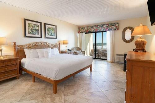Litchfield by the Sea Apartment | Oceanfront Studio with King Bed and Porch 1st Fl