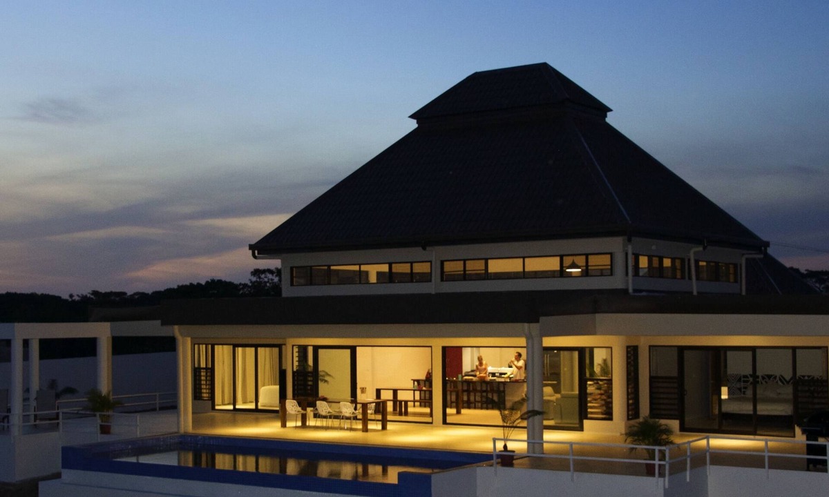 Sapphire Bay Villa | Oceanview Infinity Pool Villa - Sleeps 12 to 14 - Next to Love Island Season 8