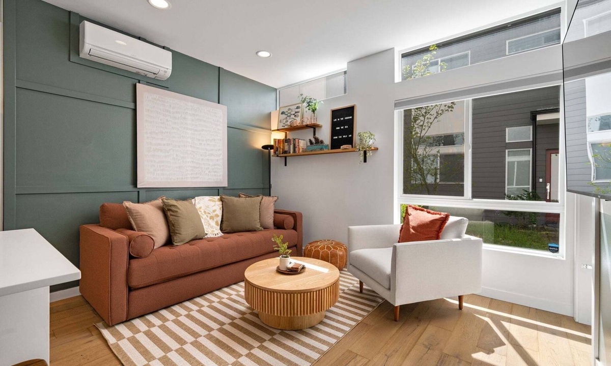 Broadway House | Perch - Capitol Luxe Eight: Walk Score 96! Heart of Capitol Hill