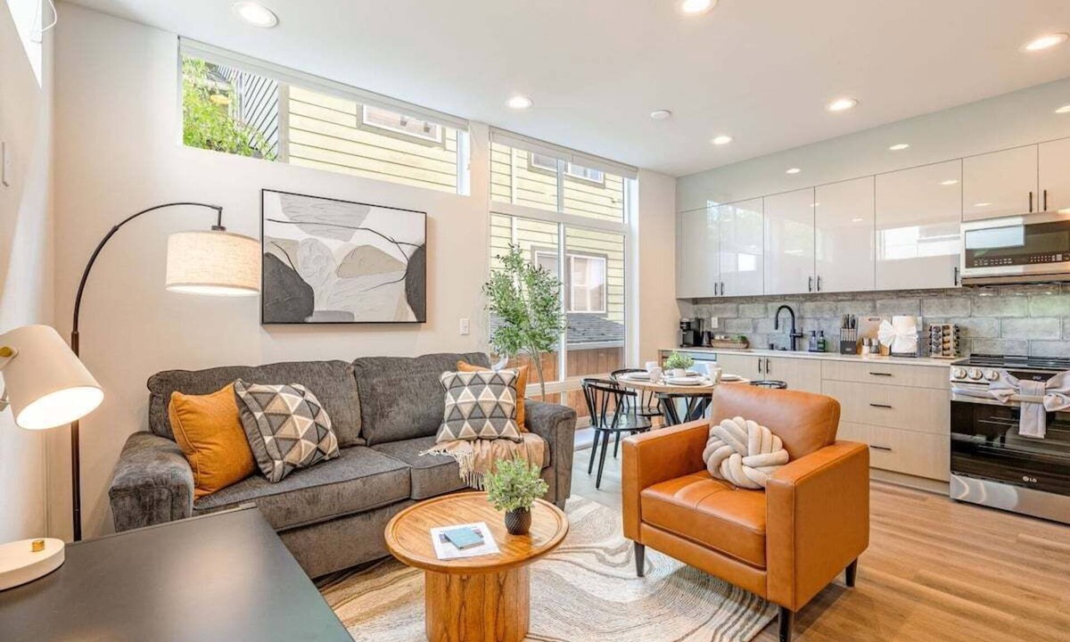 Squire Park House | Perch - Trendy hideaway near Seattle's heart. Take in the Mt Rainier views!