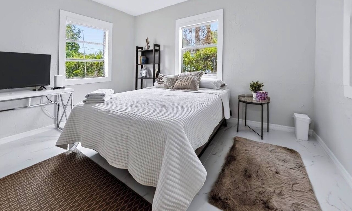 Liberty City House | Private Studio with Side Entrance Near Stadium Health District & Design District