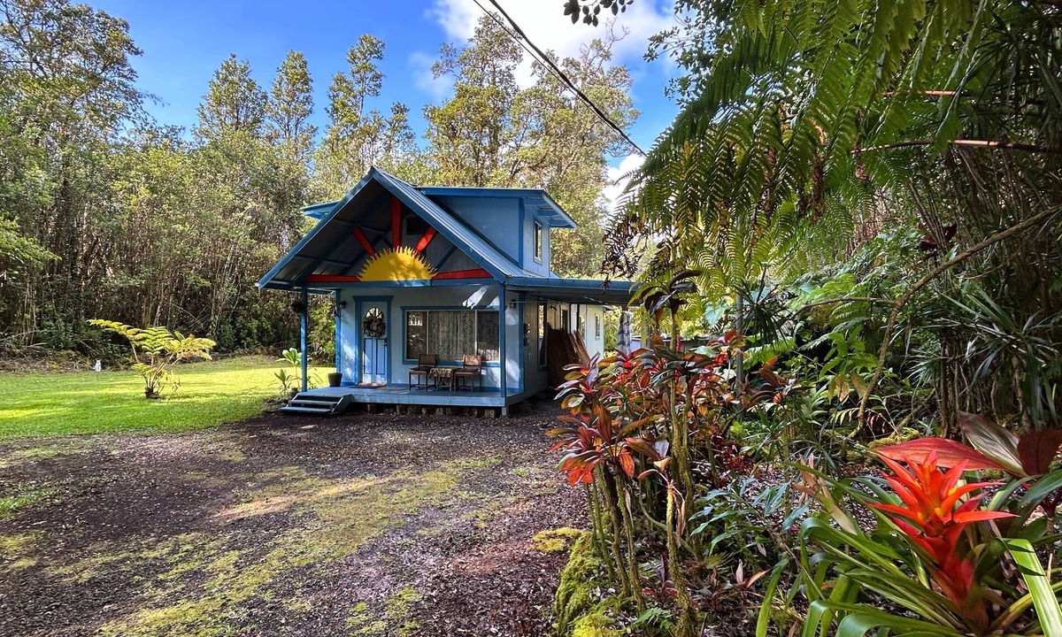 Fern Acres Cottage | Rainforest Retreat Sun Cottage — 30 Minutes from Volcano National Park & Hilo