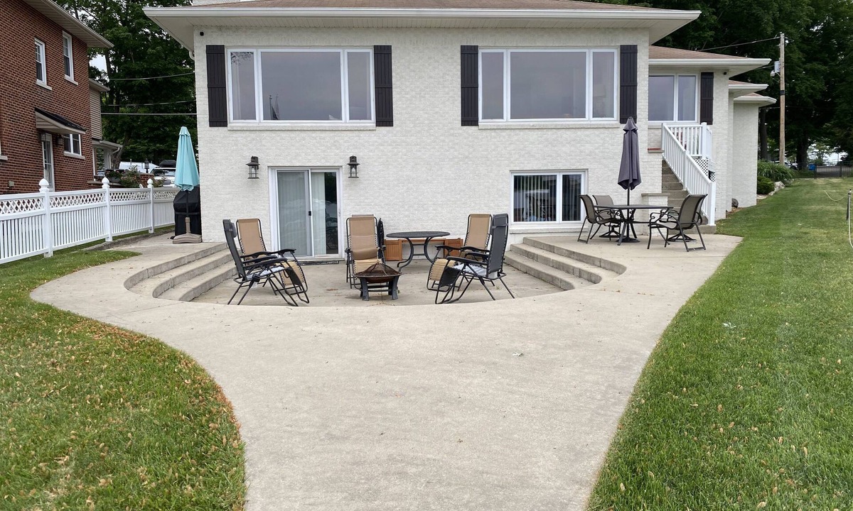 Cassopolis House | RARE FIND! Lake home on All-Sports, DIAMOND LAKE. Near ND. GOLF Weekend Beauty!